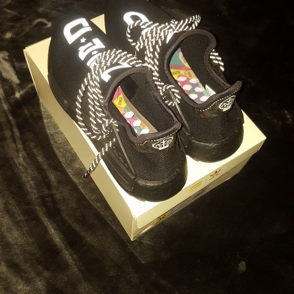 Pharrell YOU NERD Adidas main image 6